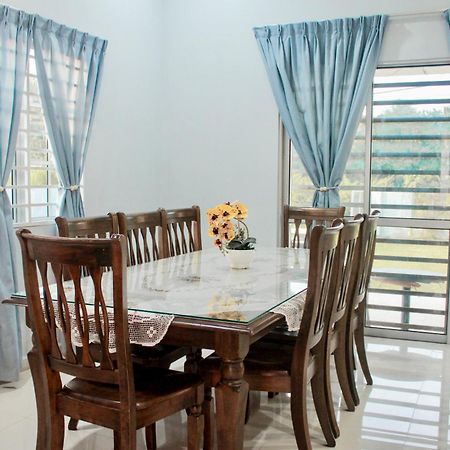 Kundang Villa @ Tasik Biru - 3 Bedrooms Bungalow Rawang Esterno foto