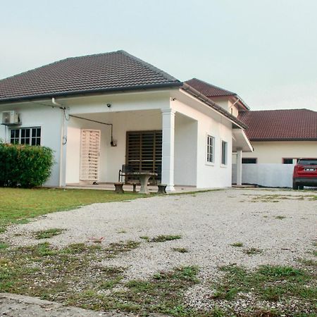 Kundang Villa @ Tasik Biru - 3 Bedrooms Bungalow Rawang Esterno foto